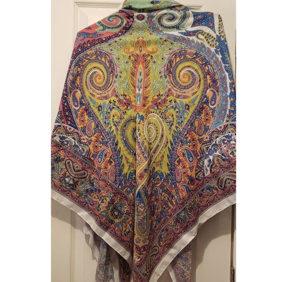 Oversized square scarf/wrap - Picture 3 of 3